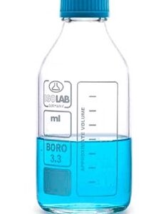 Frasco Graduado Transparente de 500 Ml. Fabricado en Vidrio Borosilicato, Con Tapa de Rosca de Plástico Tipo GL 45 de 45 Mm, Graduación Impresa Color Blanco. Esterilizable. Capacidad 500 Ml.
