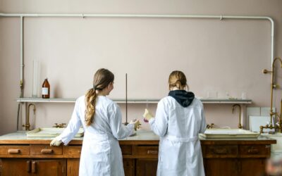 Ergonomía en el Laboratorio: Cómo Configurar tu Puesto de Trabajo para Evitar Lesiones